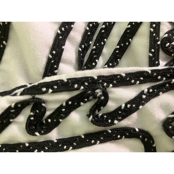 Objects D'art embellished artsy split neck sleeveless top - Picture 6 of 9